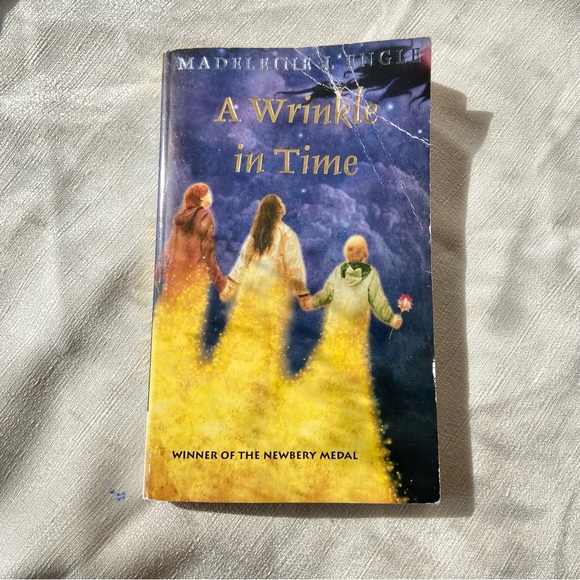 2 Books Bundle Lot Alice’s Adventures in Wonderland & A Wrinkle in Time - Picture 4 of 7